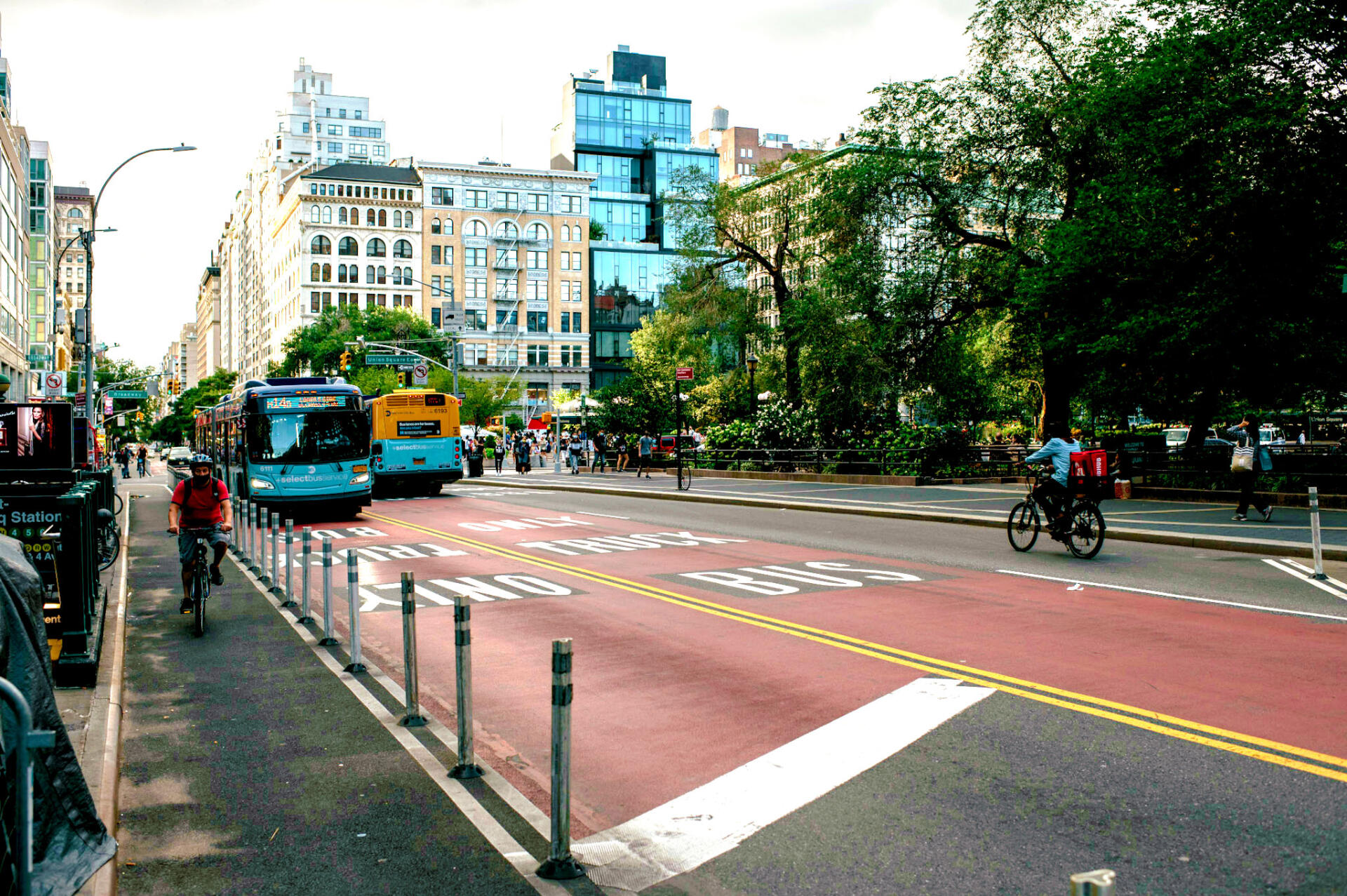 car-free busway on 14th street being used by 2 MTA buses